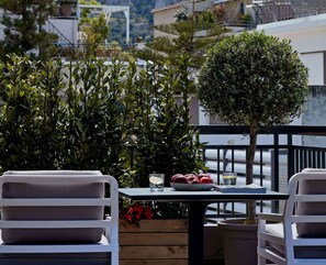 Superior Room, Terrace | Minibar, in-room safe, individually decorated, individually furnished