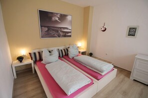 1 bedroom, desk, free WiFi, bed sheets