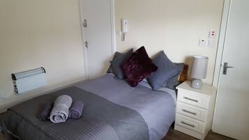 Comfort Studio, 1 Double Bed | 1 bedroom, desk, iron/ironing board, free wired internet