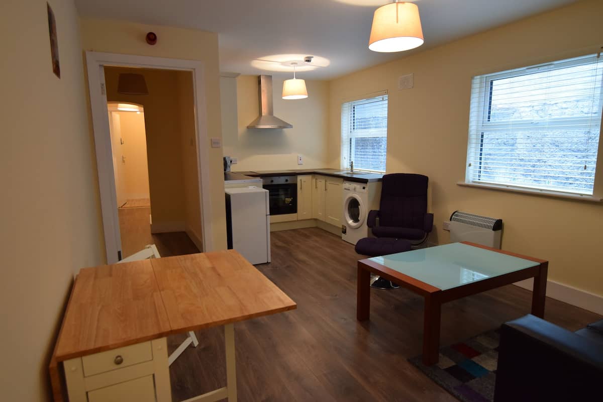 Superior-huoneisto, 2 makuuhuonetta | Olohuone | Taulutelevisio