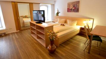 1 bedroom, desk, free WiFi, bed sheets