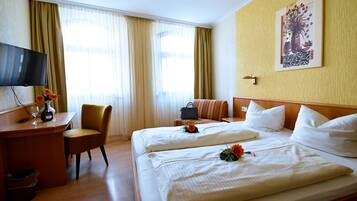 1 bedroom, desk, free WiFi, bed sheets