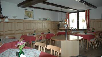 Buffet breakfast on weekdays (EUR 10 per person)