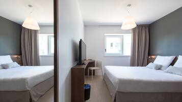 Bureau, chambres insonorisées, lits bébé (gratuits), Wi-Fi gratuit