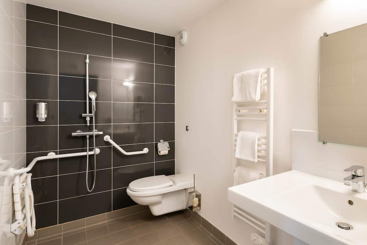double room, mobility accessible | bathroom | shower, towels