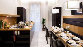 Free daily buffet breakfast