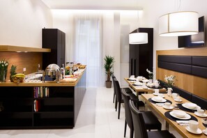 Free daily buffet breakfast 