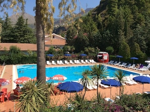 Seasonal outdoor pool, pool umbrellas, sun loungers - Residence La Mantinera (Praia a Mare)