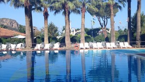 Seasonal outdoor pool, pool umbrellas, sun loungers - Residence La Mantinera (Praia a Mare)