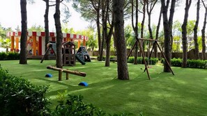 Área de juegos infantiles al aire libre