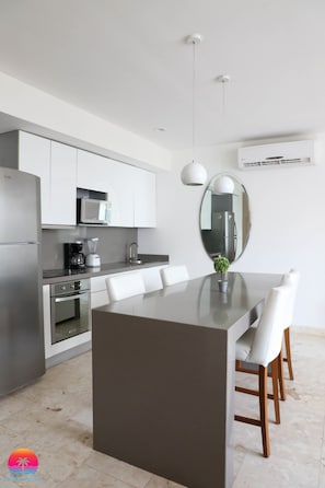 Deluxe Penthouse, 2 Bedrooms, Garden Area | Private kitchen