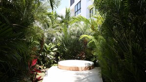 Outdoor spa tub - Anah Suites PH by Ocean Front (Playa del Carmen)