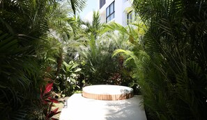 Outdoor spa tub - Anah Suites PH by Ocean Front (Playa del Carmen)