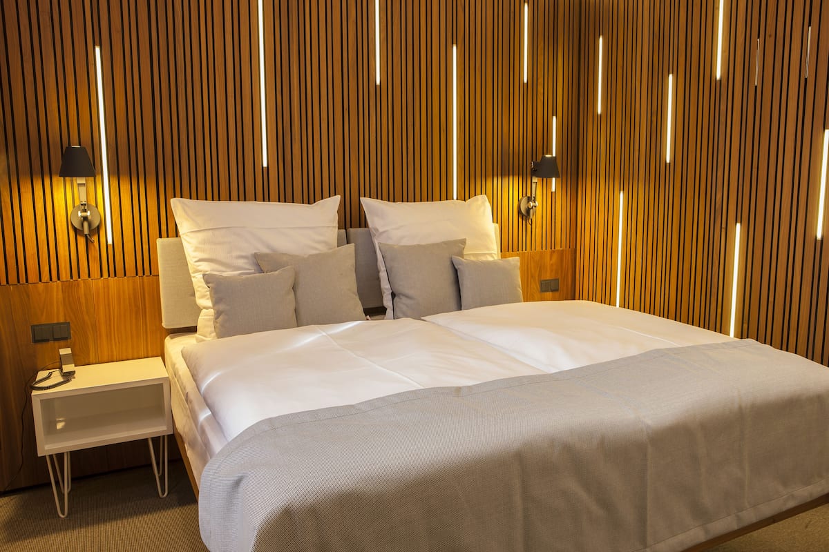 1 bedroom, hypo-allergenic bedding, in-room safe, desk