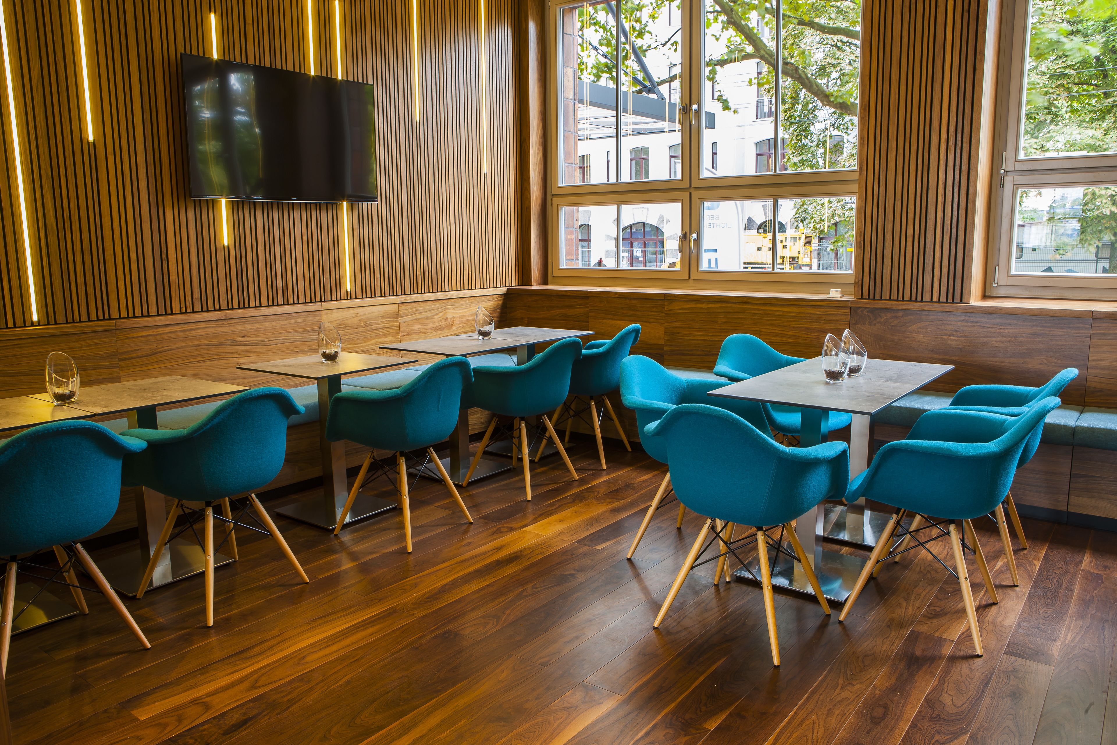 Petit déjeuner buffet (15 EUR par personne)