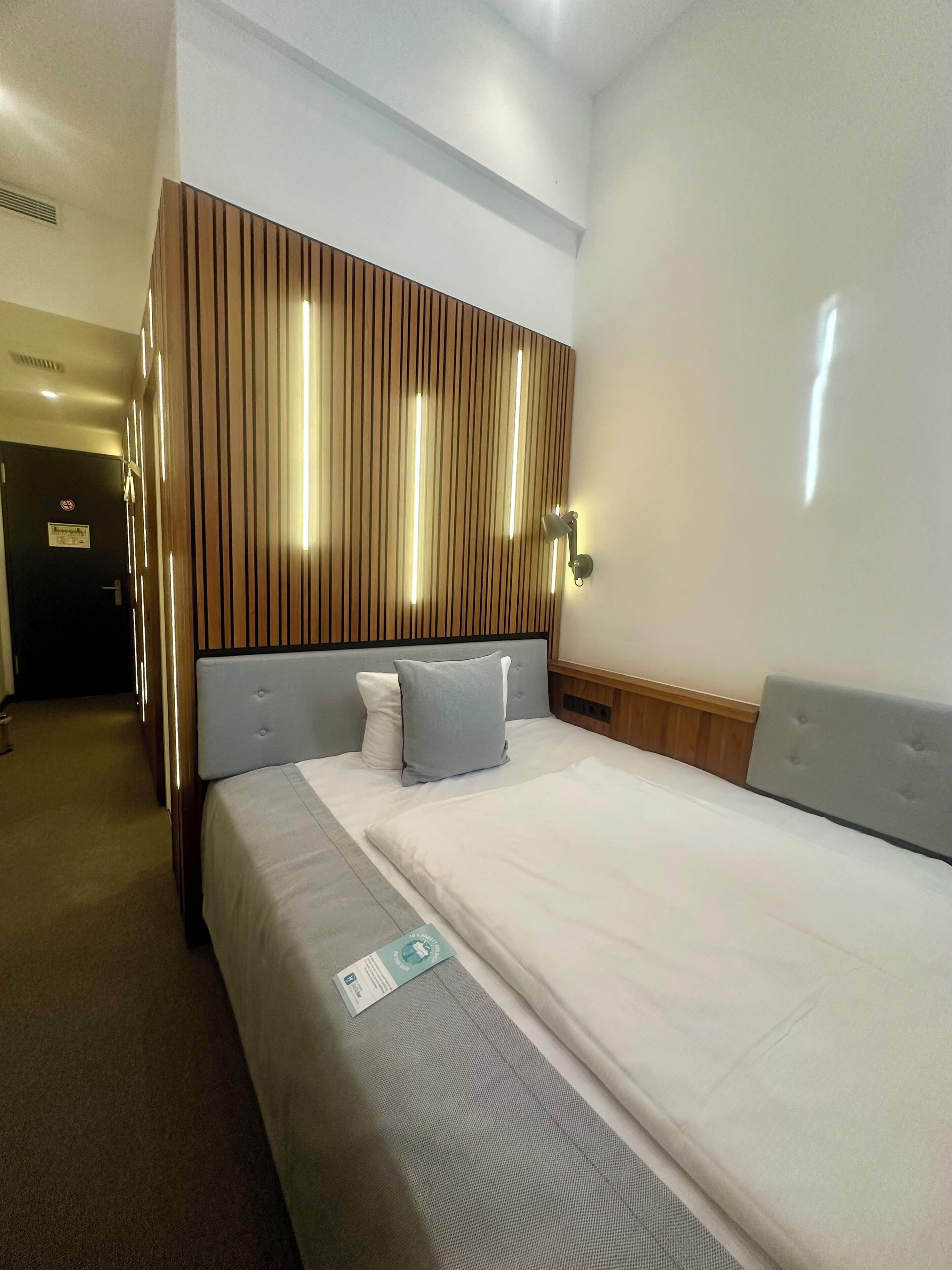 Hypo-allergenic bedding, in-room safe, desk, soundproofing