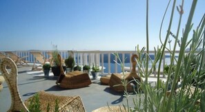 Terrace/patio - Hotel Porto Carra (Santorini)