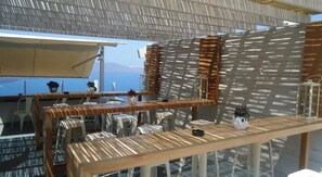 Bar (on property) - Hotel Porto Carra (Santorini)
