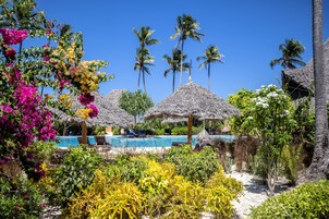Outdoor pool, pool umbrellas, sun loungers