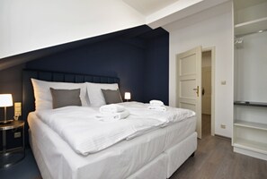 Double Room | In-room safe, desk, iron/ironing board, free WiFi - Alveo Suites (Prague)