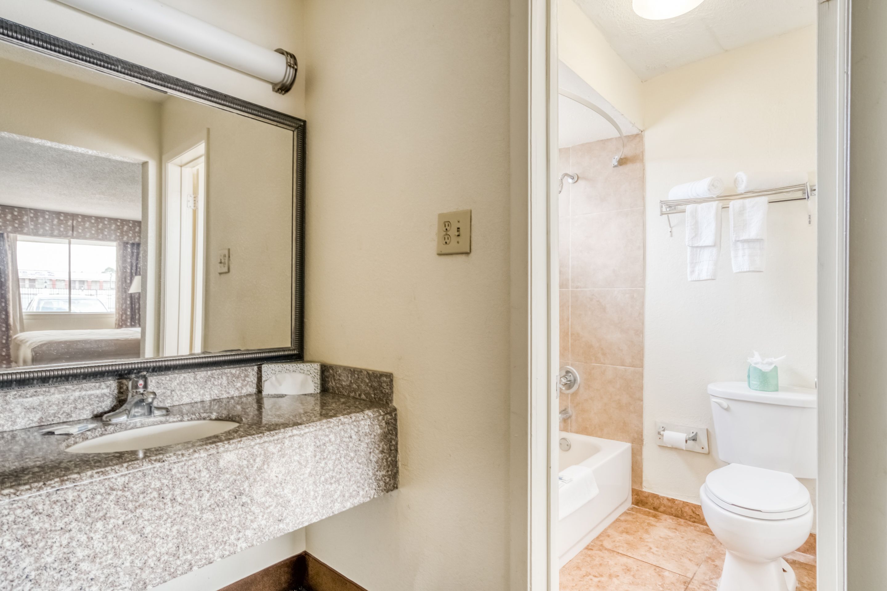 Shower, free toiletries, towels