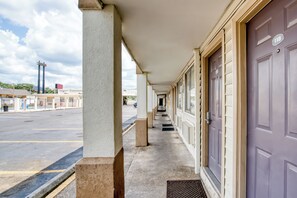 Lobby - Alexandria Inn (Alexandria)