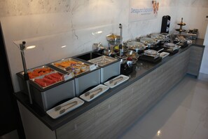Desayuno continental gratuito y diario