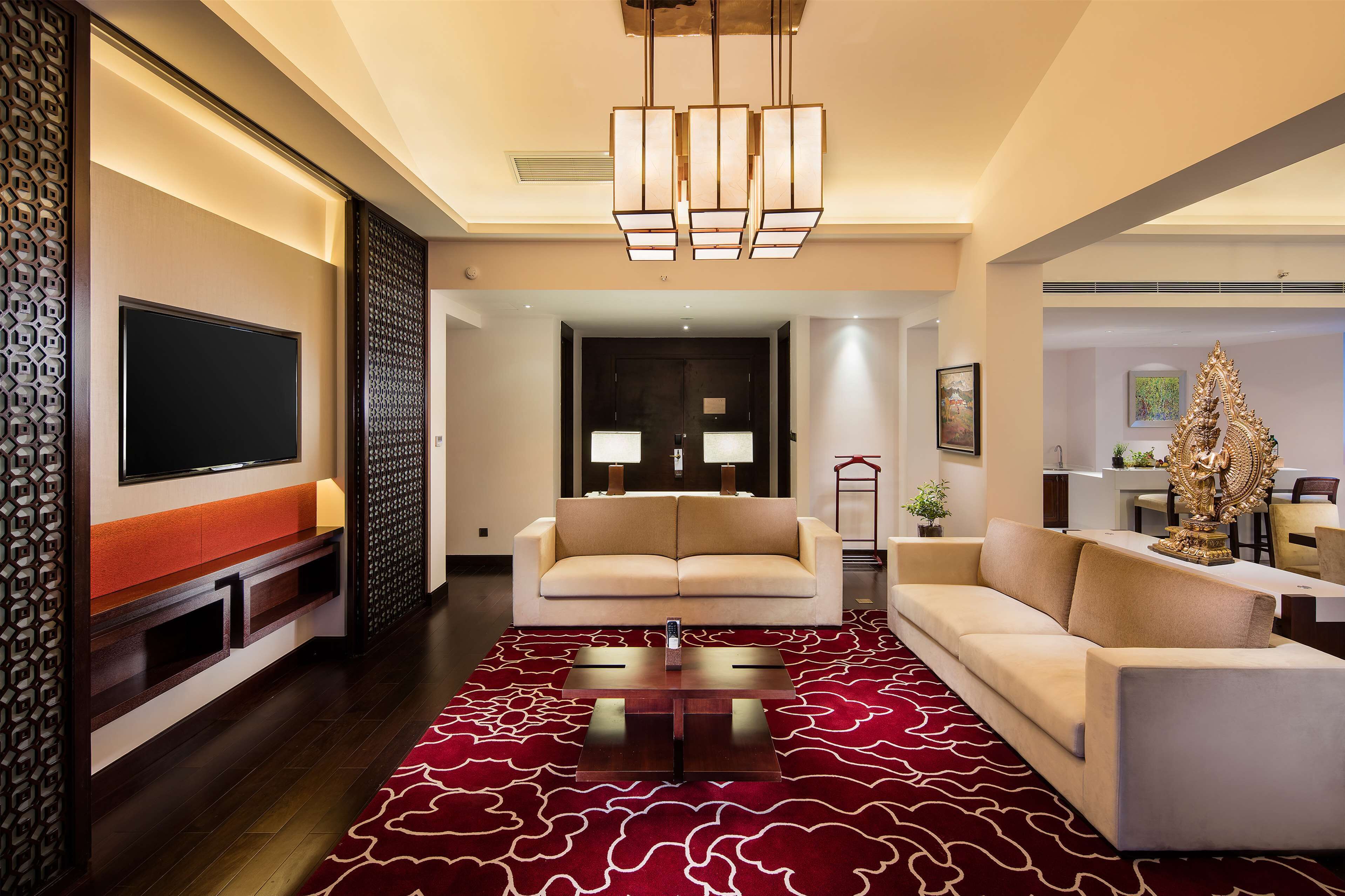 Royal Suite, 1 Bedroom, Non Smoking | Minibar, in-room safe, desk, blackout curtains