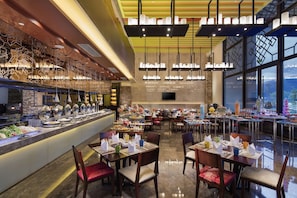 Restaurant - Hilton Linzhi Resort (Nyingtri)