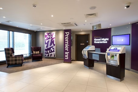 前台. Premier Inn Chipping Norton
