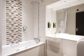 Bathroom - Premier Inn Chipping Norton (Chipping Norton)