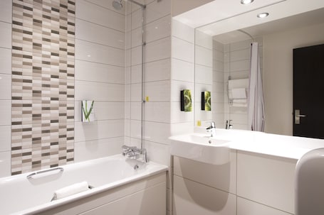 Baño. Premier Inn Minehead