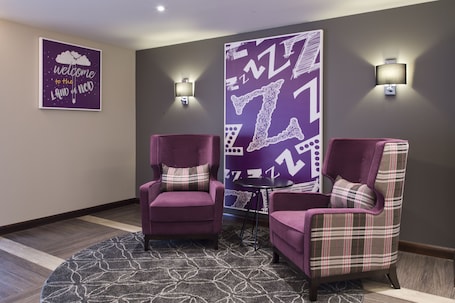 Bar (en la propiedad). Premier Inn Minehead