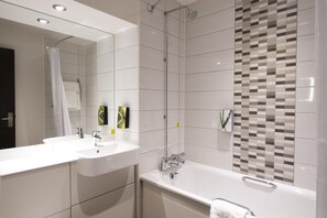Bathroom - Premier Inn Monmouth (Monmouth)