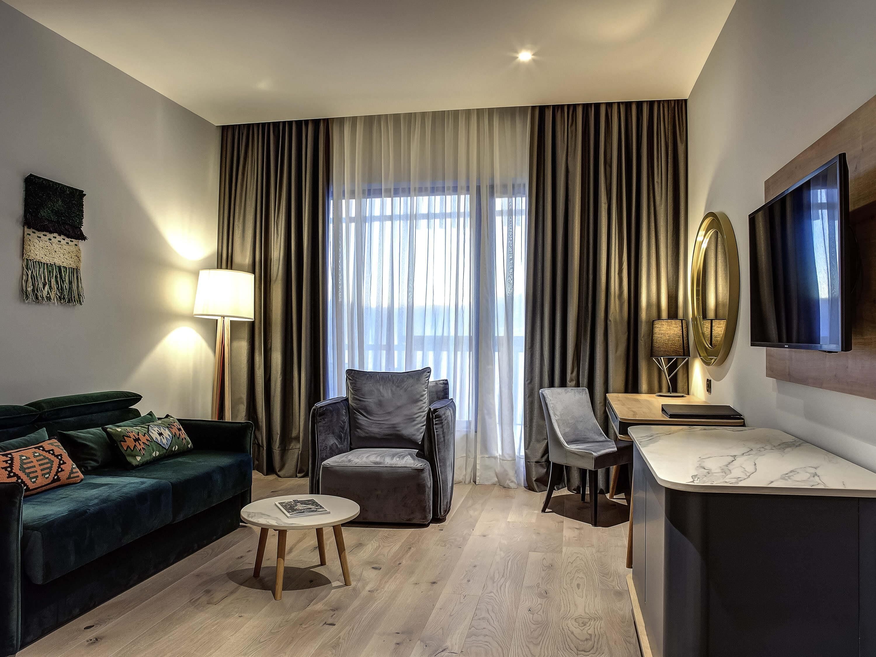 Suite – executive, 1 kingsize-seng, balkong, fjellutsikt | Sengetøy av topp kvalitet, minibar, safe på rommet og skrivebord