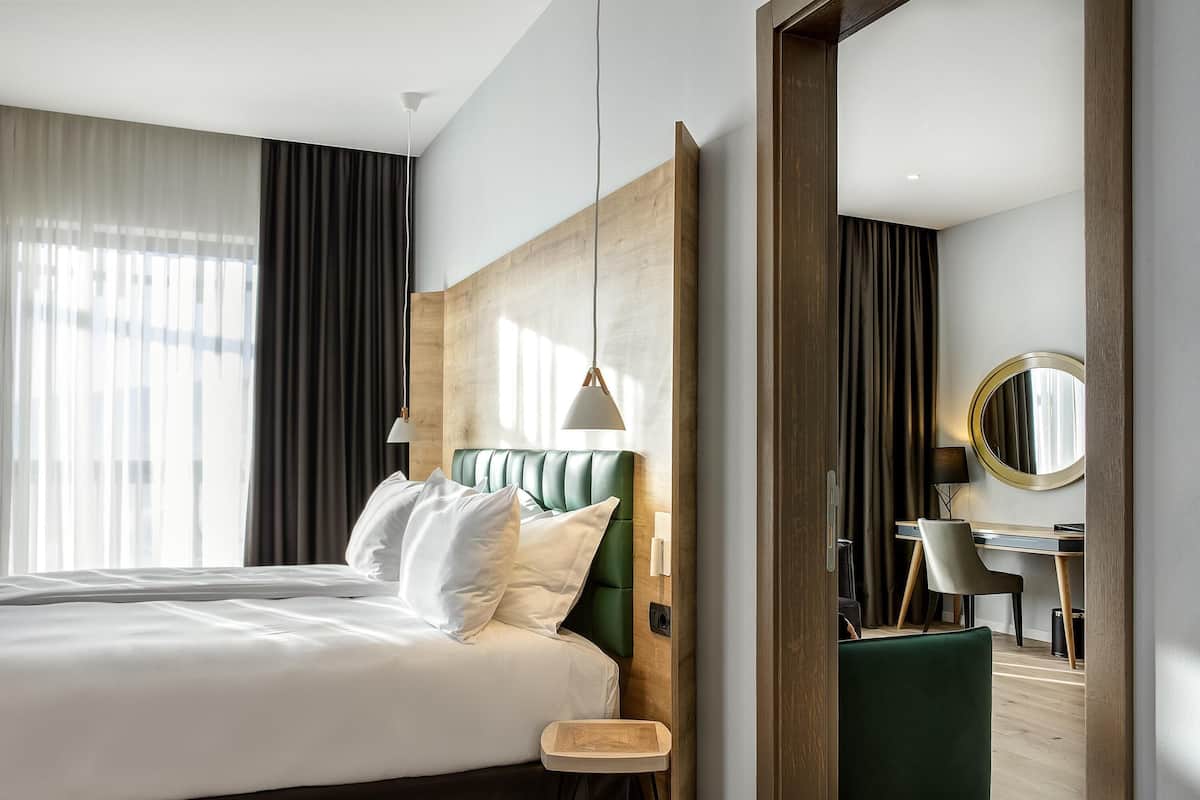 Executive-Suite, 1 King-Bett, Balkon, Bergblick | Hochwertige Bettwaren, Minibar, Zimmersafe, Schreibtisch