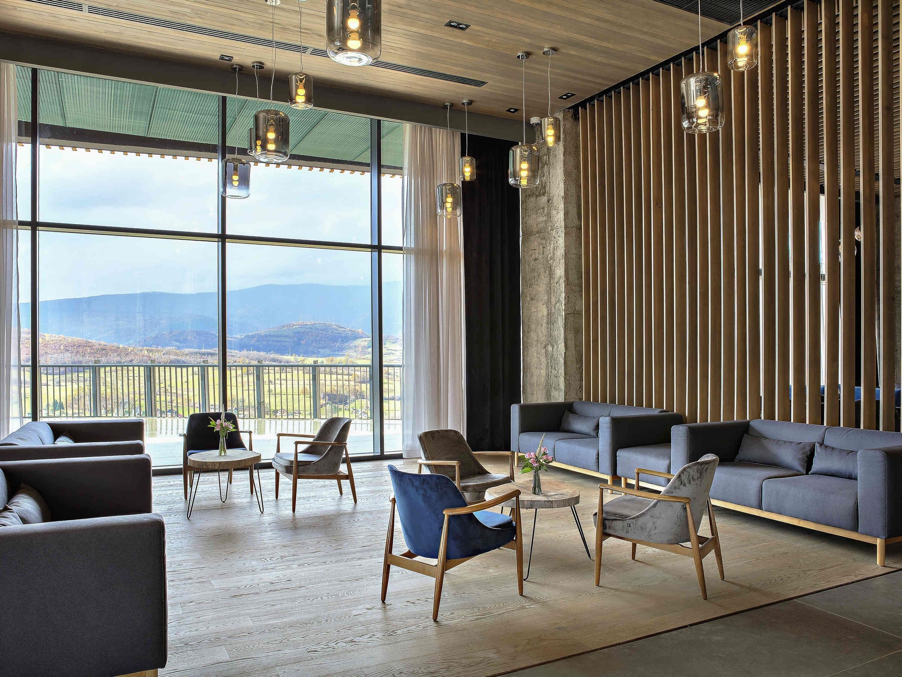 Aamiainen, lounas ja illallinen; kansainvälinen keittiö 