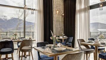 Breakfast, lunch, dinner served; international cuisine