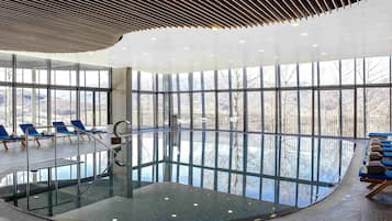 Indoor pool, pool loungers