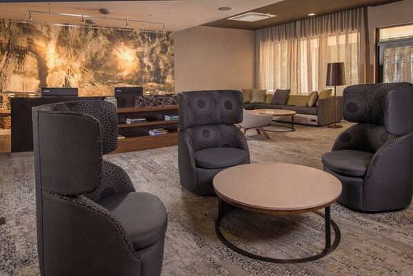 Lobby - Courtyard by Marriott Hershey Chocolate Avenue (Hershey)
