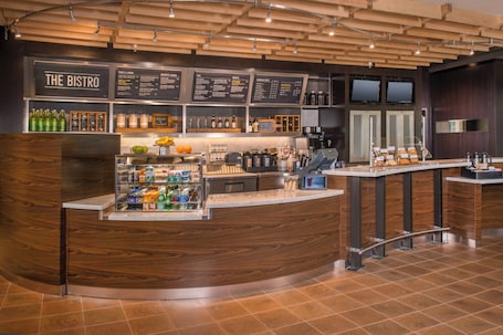 Breakfast and dinner served . Courtyard by Marriott Hershey Chocolate Avenue