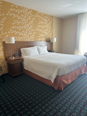 Coffres-forts dans les chambres, bureau, fer et planche à repasser