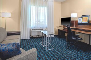 Suite, 1 King Bed with Sofa bed, Non Smoking