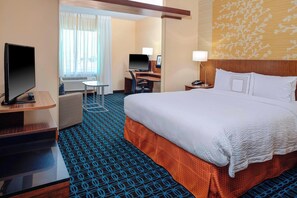 In-room safe, desk, iron/ironing board, free WiFi - Fairfield Inn & Suites by Marriott Hollister (Hollister)
