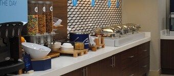 Holiday Inn Express & Suites Columbia City by IHG