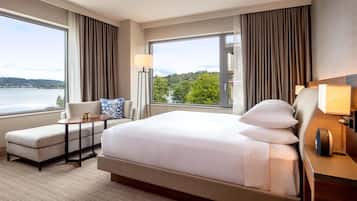 Premium bedding, in-room safe, desk, laptop workspace