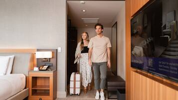 Premium bedding, in-room safe, desk, laptop workspace