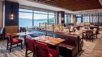 2 restaurants; breakfast, lunch, dinner, and brunch served
