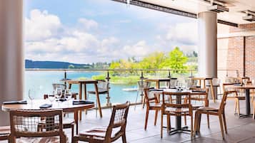 2 restaurants; breakfast, lunch, dinner and brunch served