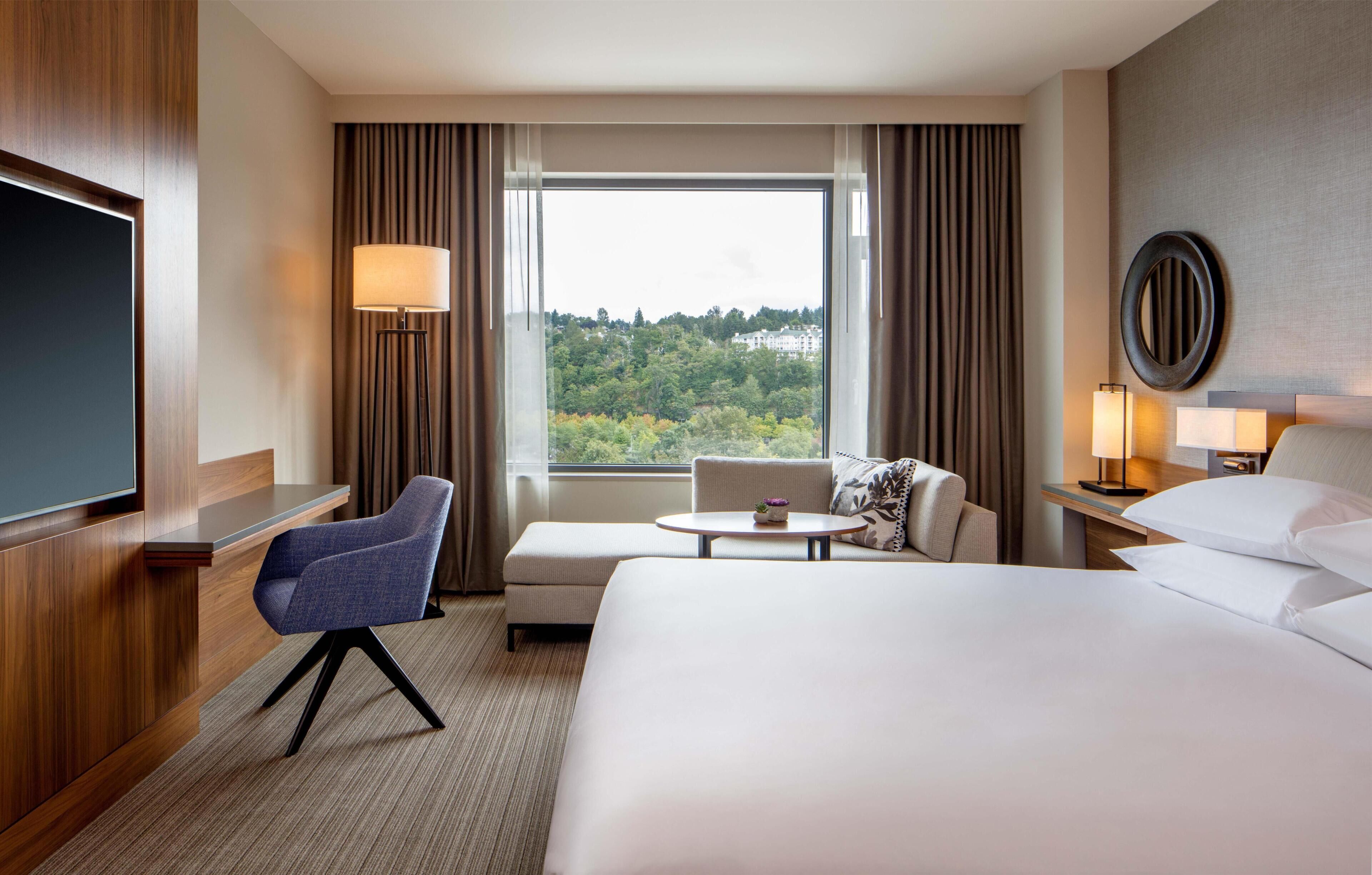 Room, 1 King Bed, Park View | Premium bedding, in-room safe, desk, laptop workspace